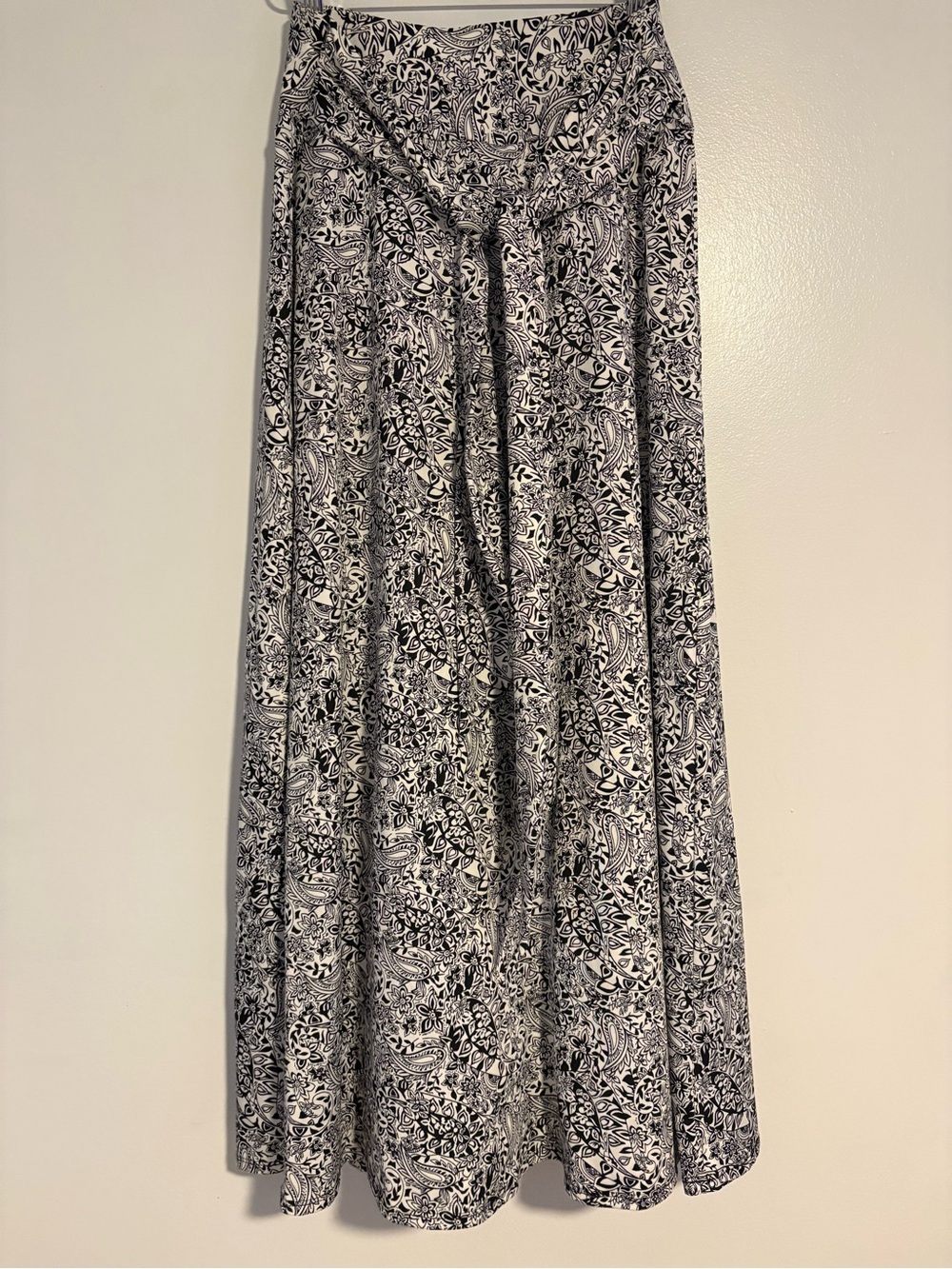 NY Collection Black and White Paisley Maxi Skirt